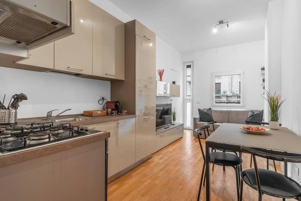 Macchi Loreto - Centrale Milan Luaran gambar